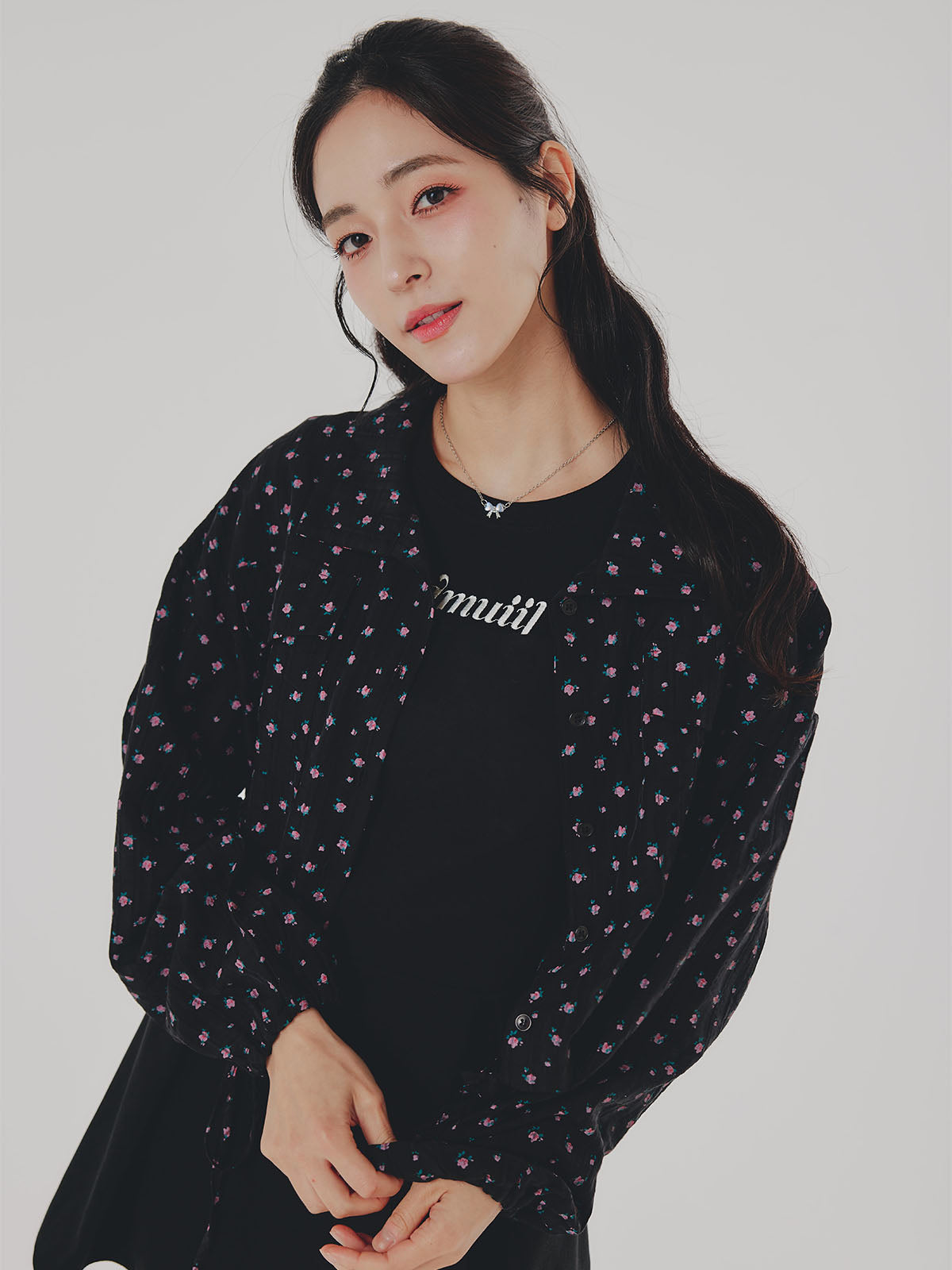【美品】yilon Joli flower blouse black yilon Joli flower blouse black